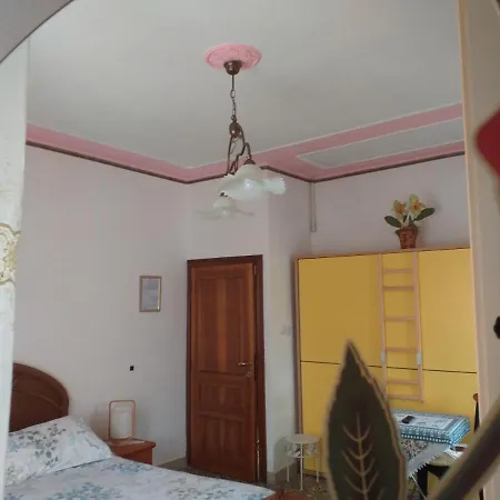 La Rosa Rossa Bed & Breakfast *