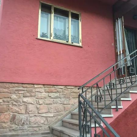 La Rosa Rossa Bed & Breakfast *