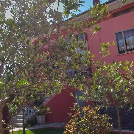 La Rosa Rossa Bed & Breakfast